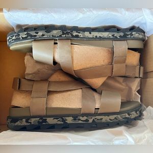 SOREL Roaming Criss Cross Sandal 9.5 Women